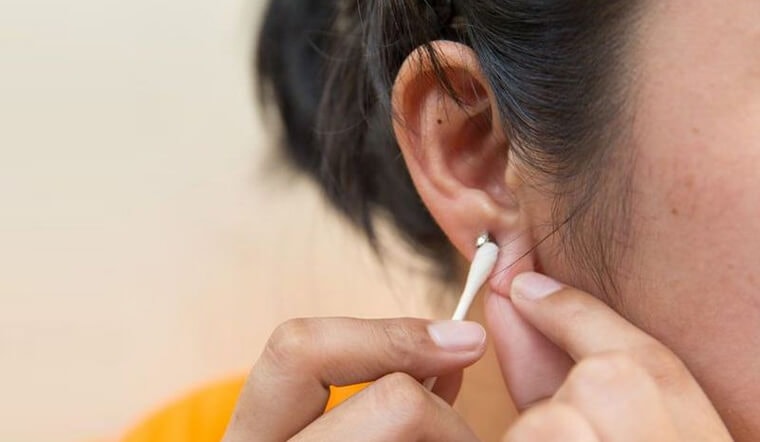 Tại sao đeo bông tai bị chảy mủ, bị đau? 5 bước để xử lý Tại sao đeo bông tai bị chảy mủ, bị đau? 5 bước để xử lý
